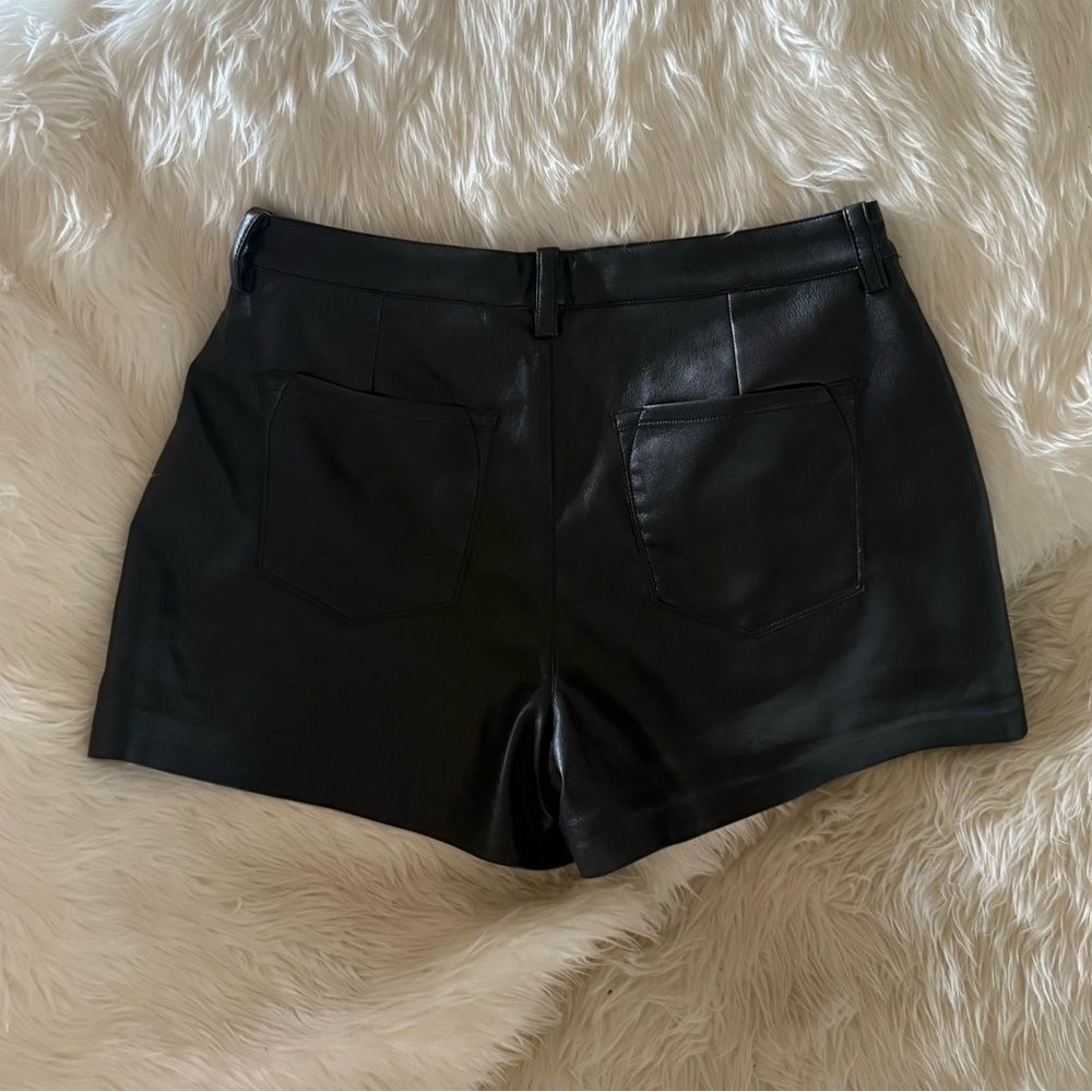 Black faux leather shorts - Picture 5 of 7